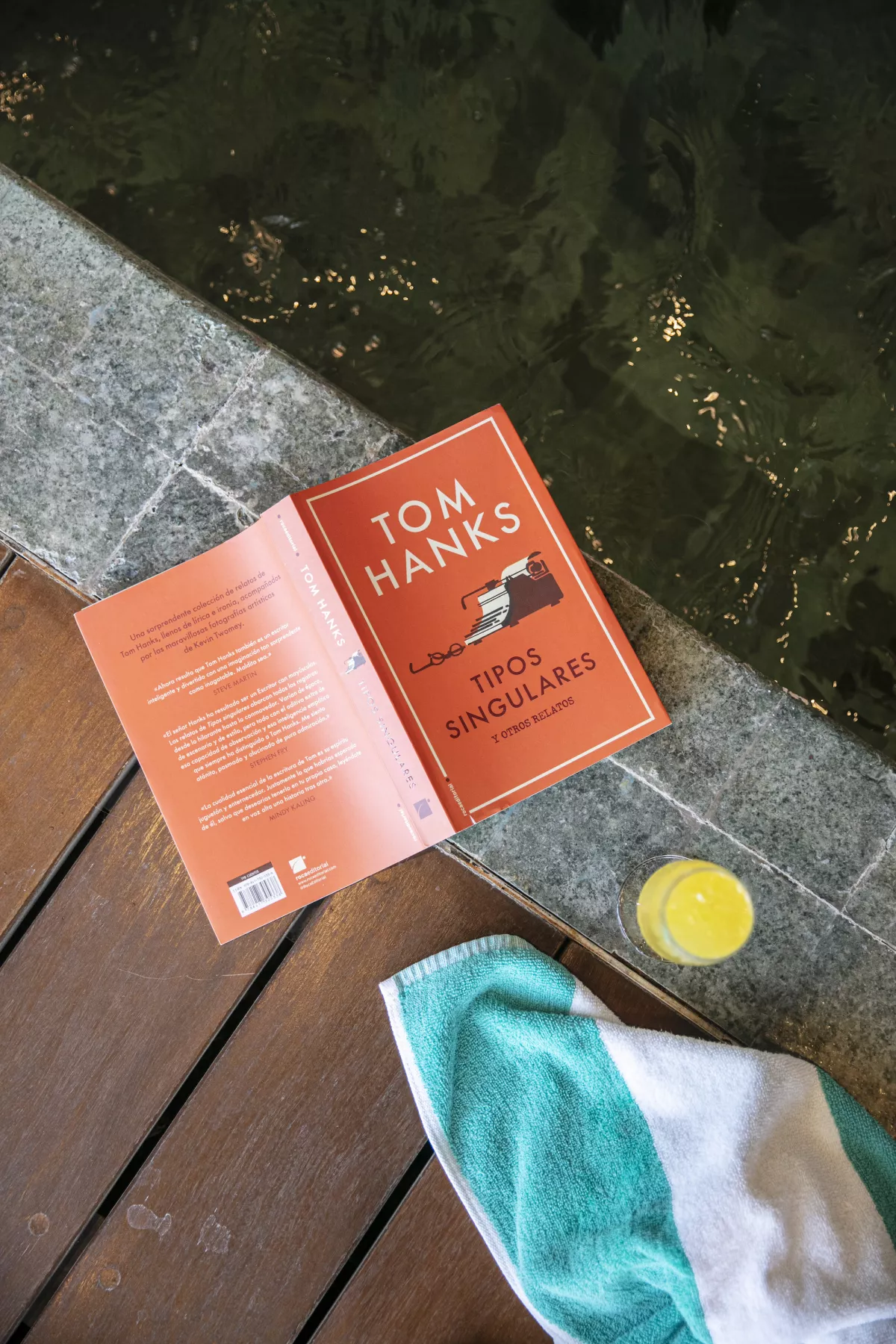 Publicado por Roca Editorial. 