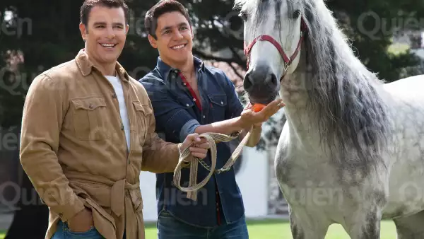 Biby Gaytán y Eduardo Capetillo posan en familia para Quién