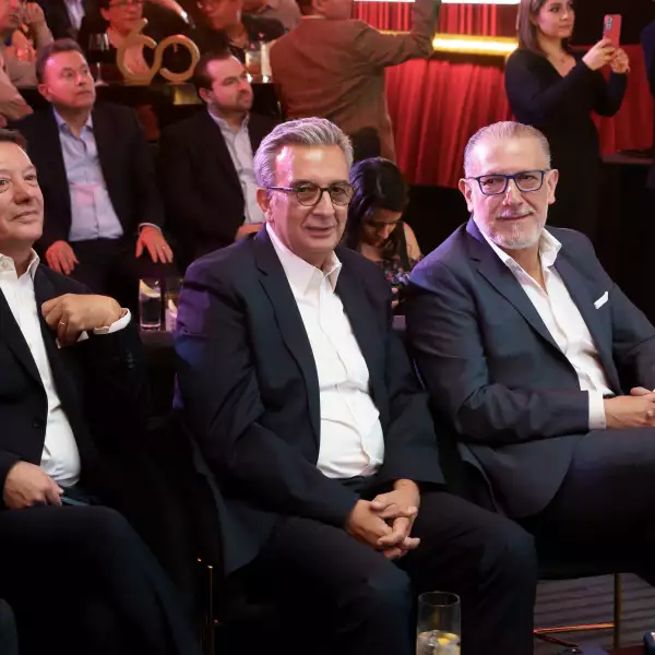 AVIS ANIVERSARIO 4.JPG