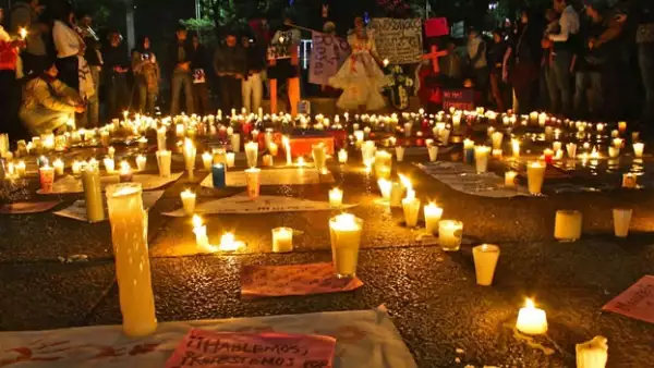 Manifestantes pidieron justicia ante la PGR por los feminicidios