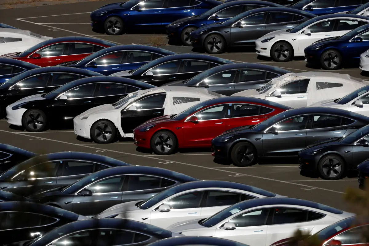 Tesla Model 3 logística Elon Musk