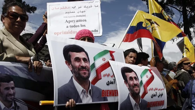 Gente recibe a presidente de Iran