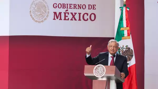 AMLO_Banderazo_Santa_Luci769a-7.jpg