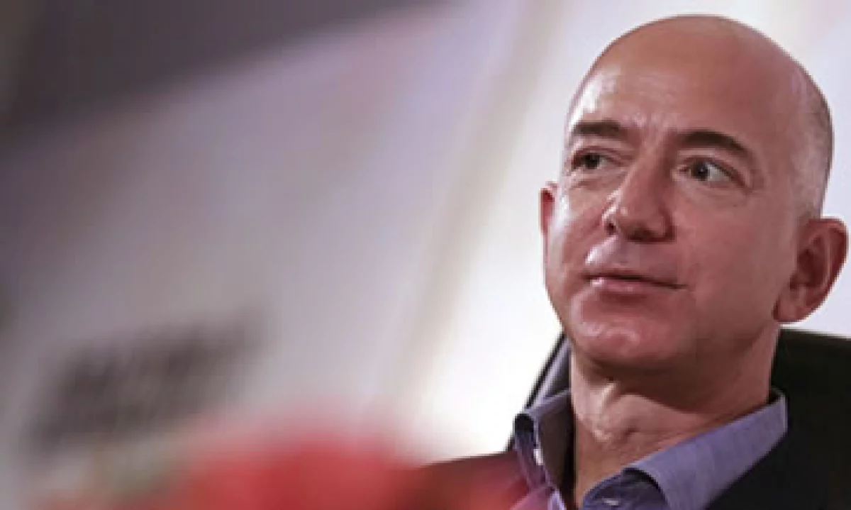 El CEO de Amazon incluyó el hashtag #sendDonaldtospace para promover uno de sus cohetes. (Foto: EFE)