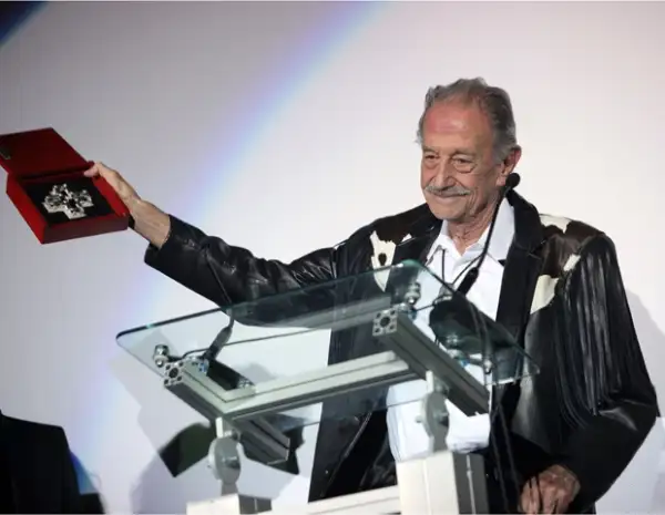 El actor Mario Almada recibió un homenaje por su trayectoria en la inauguración del FIC de Guanajuato.