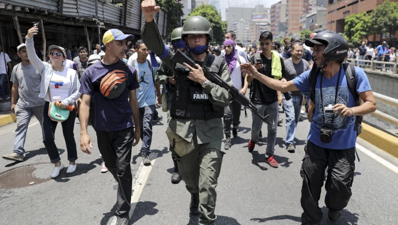 Venezuelan National Guard (GNB) members join protesters in Caracas