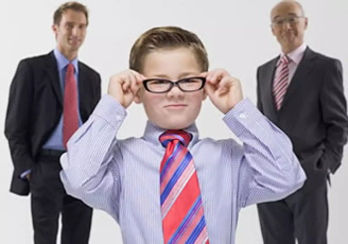 Si tu jefe más joven no está listo para el puesto, ayúdalo a aprender a estar a cargo. (Foto: Fortune)