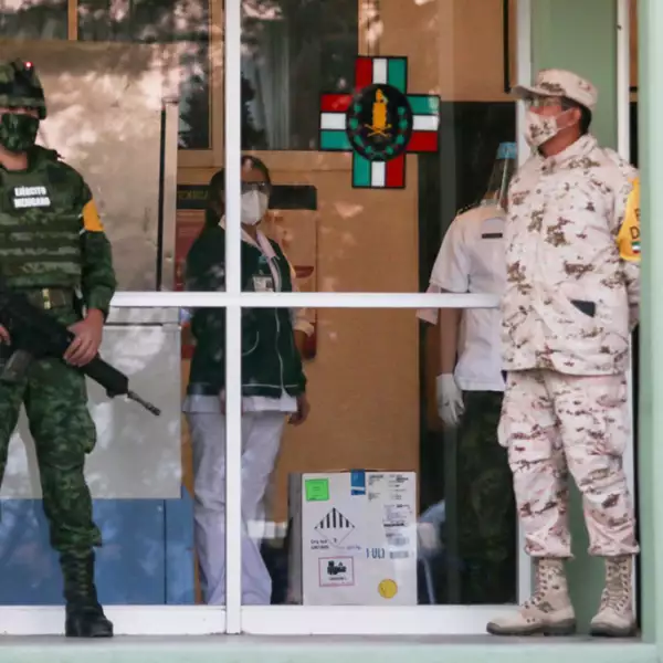 Arribo del primer lote de vacunas contra Covid-19 al 69 Batallón de Infantería en Saltillo, Coahuila.