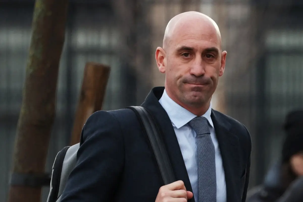 Rubiales es condenado a pagar multa por beso forzado a Jenni Hermoso