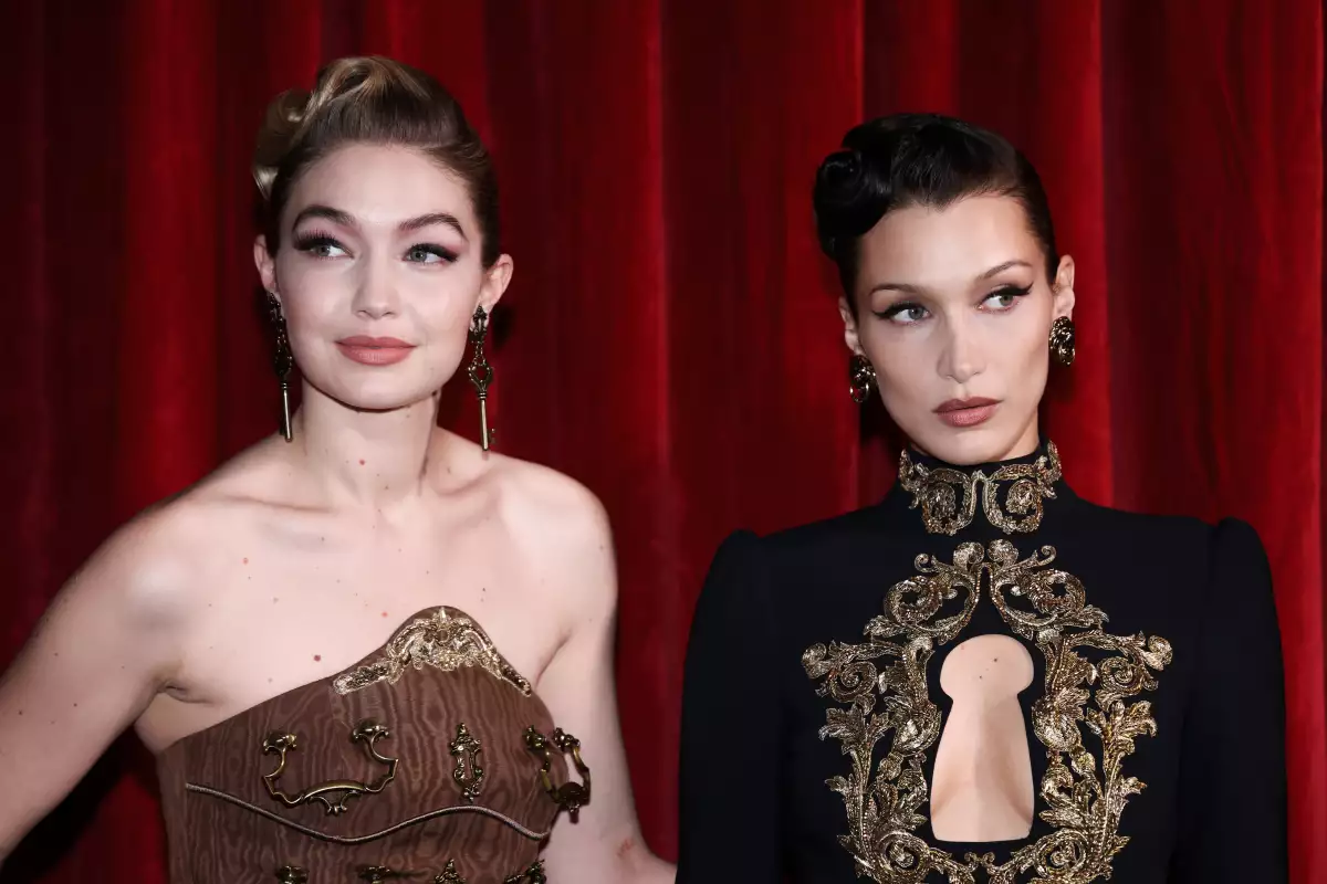 Moschino - Backstage - Milan Fashion Week Fall/Winter 2022/2023