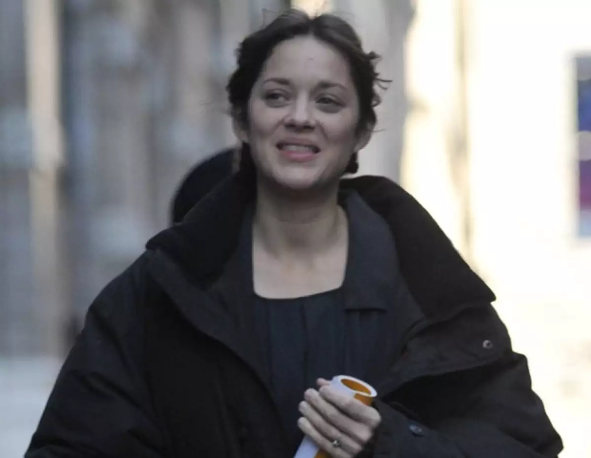 La actriz Marion Cotillard, ganadora del Oscar por su papel en La Vida en Rosa, visitó a la francesa en el Centro Femenil de Readaptación Social, quiere llevar su historia al cine.