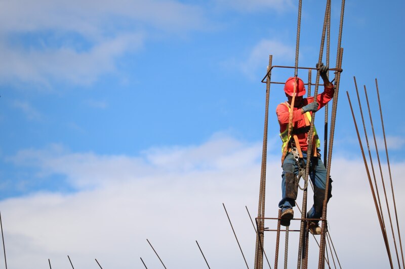 Los trabajadores latinos de la construcción en Estados Unidos perciben sueldos que van de 15 a 22 dólares, pero no cuentan con algún otro beneficio.
Los trabajadores no cuentan con ningún otro beneficio