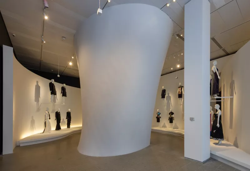 Foto: The Costume Institute; Karl Lagerfeld: A Line of Beauty (2023)