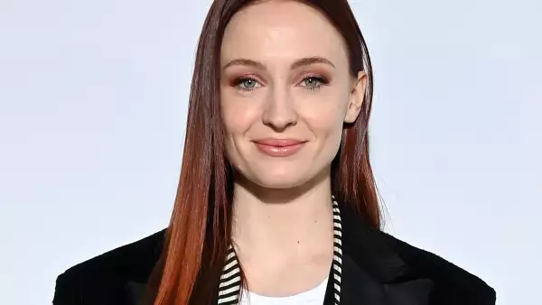 SOPHIE TURNER.jpg