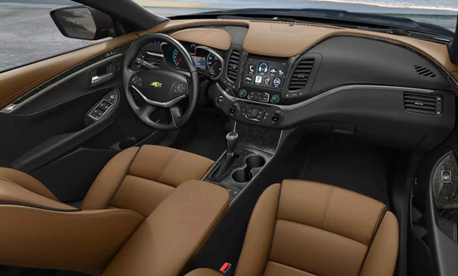 Dentro de las novedades tecnológicas y de conveniencia destacan una pantalla táctil de ocho pulgadas, control de crucero adaptativo, sensor de presencia en punto ciego y 10 bolsas de aire.