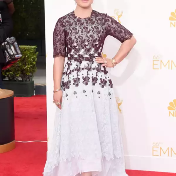 Kelly Osbourne con un vestido Honor y zapatos Aldo