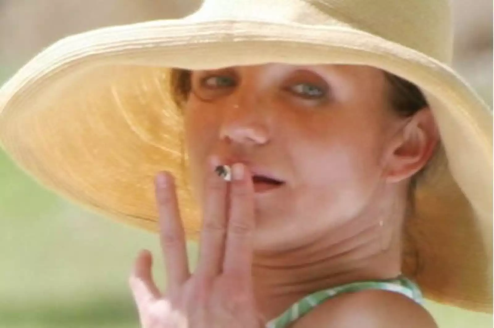 Cameron Diaz tomaba el sol con Crew Barrymore en Hawaii cuando tomaron esta foto.