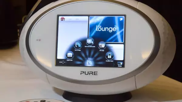 El Sensia 200D tiene un sistema con el puedes entrar Facebook y Twitter.