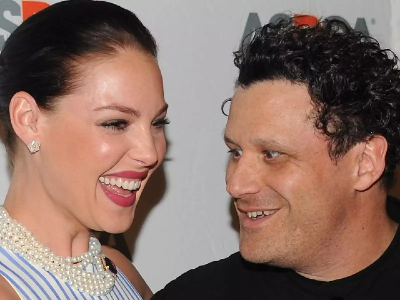 Katherine Heigl e Isaac Mizrahi, ¡ni a cual irle! Pero qué ojos los de él.