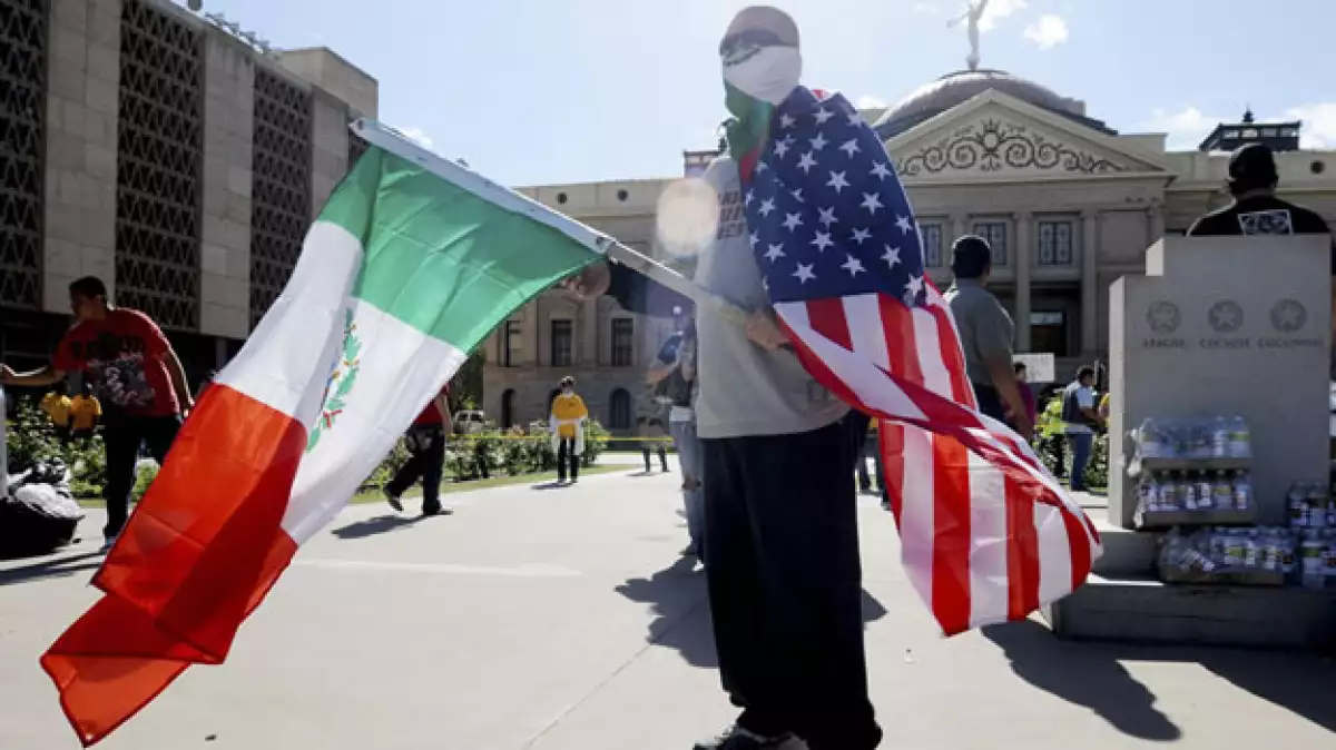 Migrantes se manifiesta contra ley antiinmigrante en Arizona
