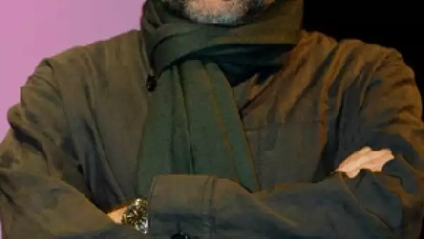 El artista andaluz, quien realiza una gira sudamericana y en promoción de su más reciente disco "Vinagre y rosas", dijo que añora no poder encontrarse con su amigo.