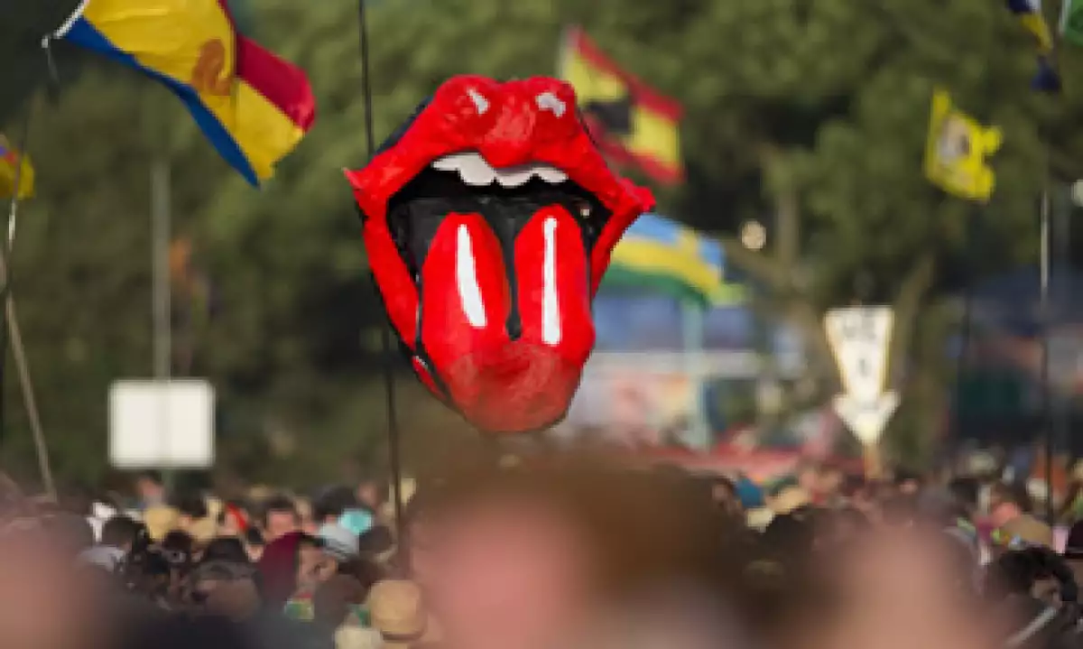 Los Rolling Stones tocaron ante más de 100,000 espectadores en el festival de Glastonbury. (Foto: AP)