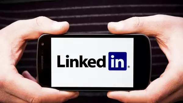 Microsoft podría aprovechar la red social laboral para integrar cómputo inteligente enfocado en productividad.