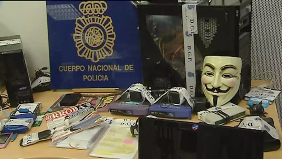 Decomiso a un grupo de Anonymous