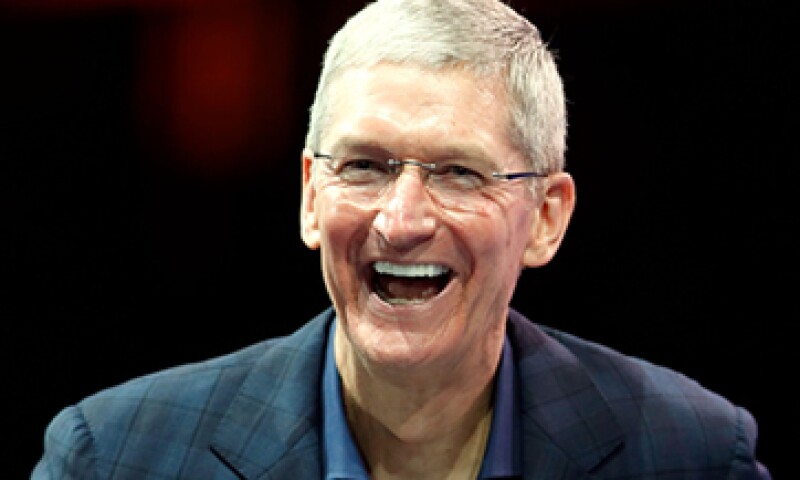 Tim Cook dijo estar orgullos de ser gay en una publicación de este jueves. (Foto: Reuters )