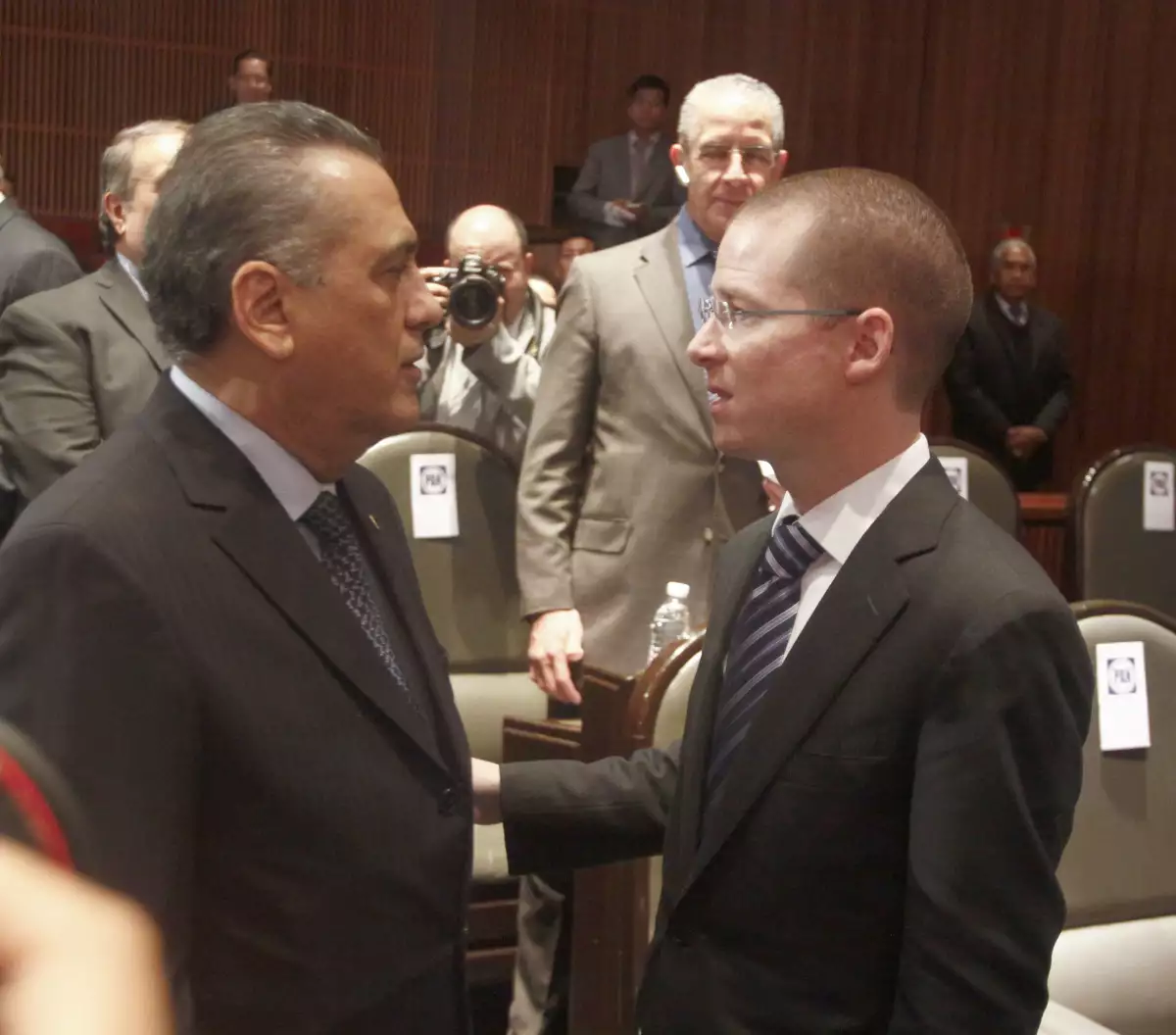El priista Manlio Fabio Beltrones (izquierda) y Ricardo Anaya del PAN (derecha), han fijado su postura entorno a la contienda electoral en Tamaulipas.