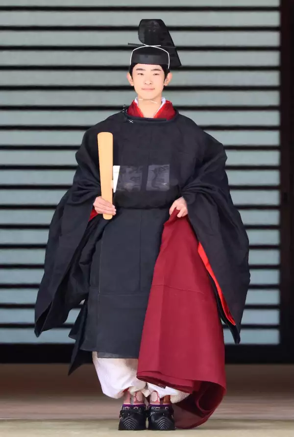 El príncipe Hisahito de Japón celebró su mayoría de edad con una ceremonia imperial