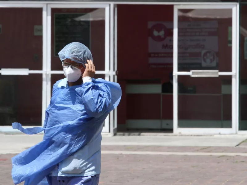 Médicos mexicanos y cubanos unen fuerza contra COVID-19.