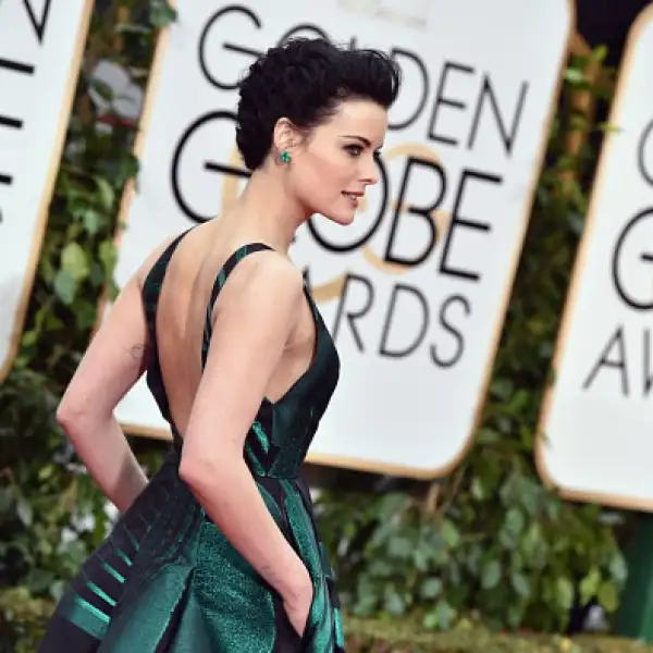 Jaimie Alexander en Genny.