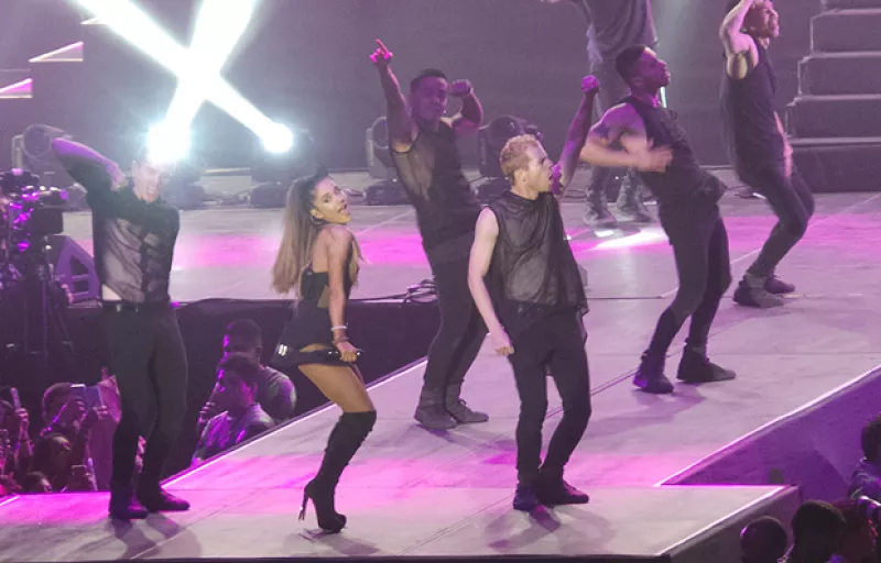 Euforia, aplausos y muestras de cariño fue lo que dejó el concierto de la joven artista el domingo en el Palacio de los Deportes, siendo ésta su única fecha en el país.