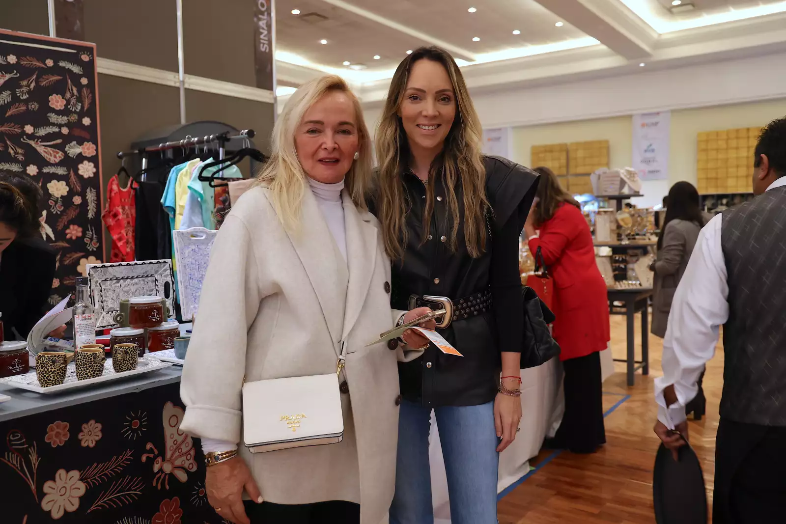 Esperanza y Valeria Alanis