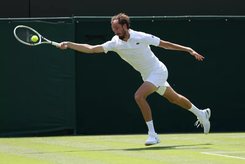medvedev es eliminado en primera ronda en wimbledon