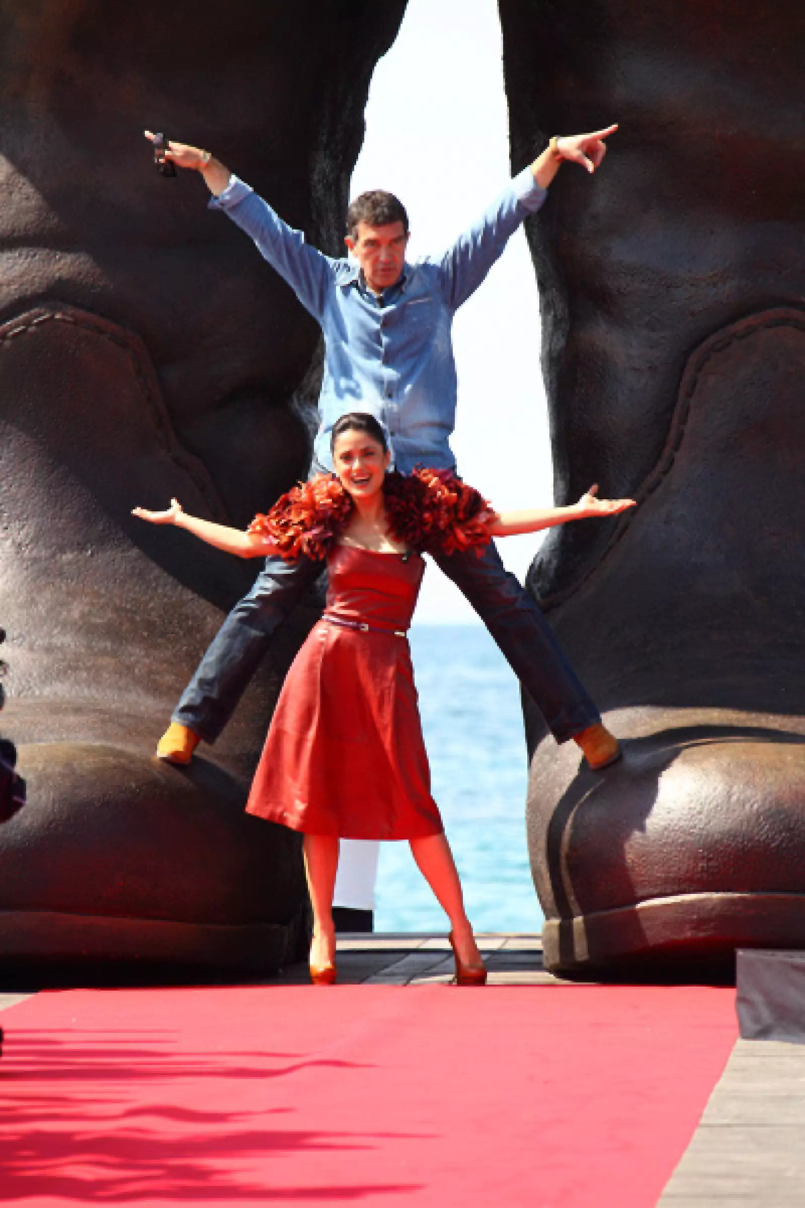 Salma Hayek y Antonio Banderas durante la presentación de `Puss In Boots´.