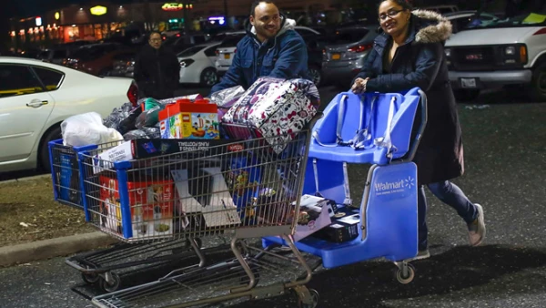 Los productos más vendidos por Walmart son televisores de pantalla grande, reproductores de música, iPad mini, ordenadores portátiles y las consolas de videojuegos Xbox One de Microsoft y PlayStation 4 de Sony.