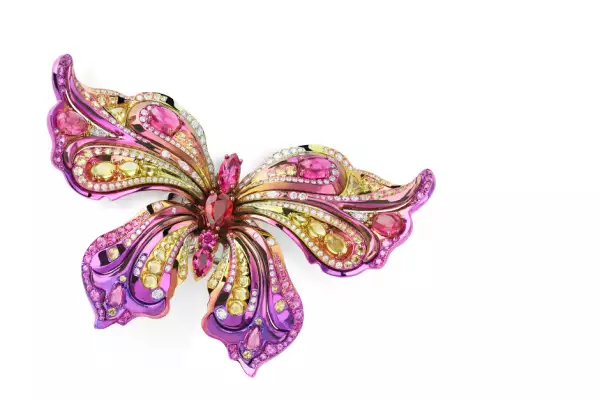 broche en forma de mariposa