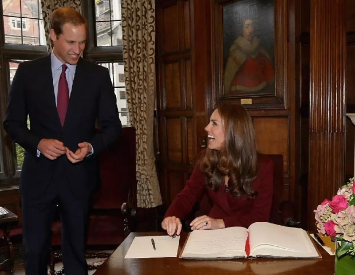 Kate y Guillermo lucieron sonrientes .