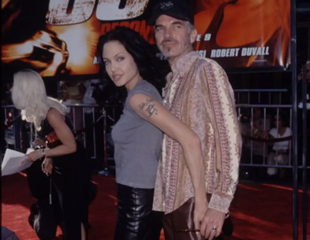 La actriz animó a su exmarido, Billy Bob Thornton, a llevar un relicario lleno de la sangre del otro para sentirse más cerca cuando estuvieran separados.