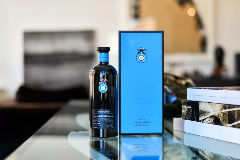 Tequila Casa Dragones Añejo 02.jpg