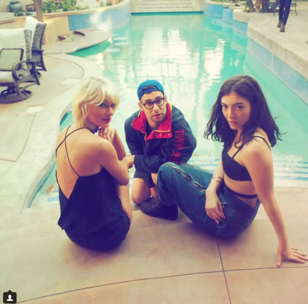 Lorde es una de las amigas que ha acompañado a Tay a Indio, California.