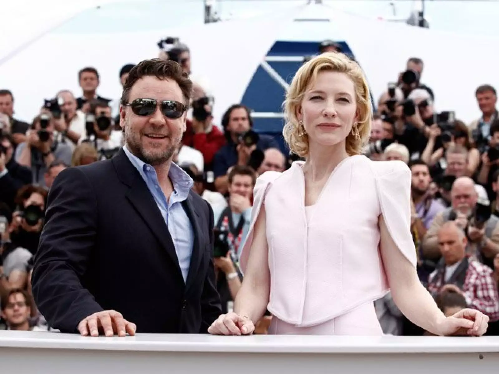 Russell Crowe y Cate Blanchett durante una sesión de fotos durante la presentación de `Robin Hood´.
