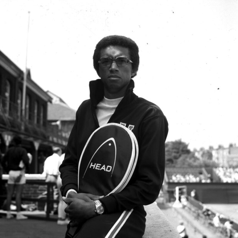 Arthur Ashe murió de Sida después de que le hicieran una transfusión de sangre.
