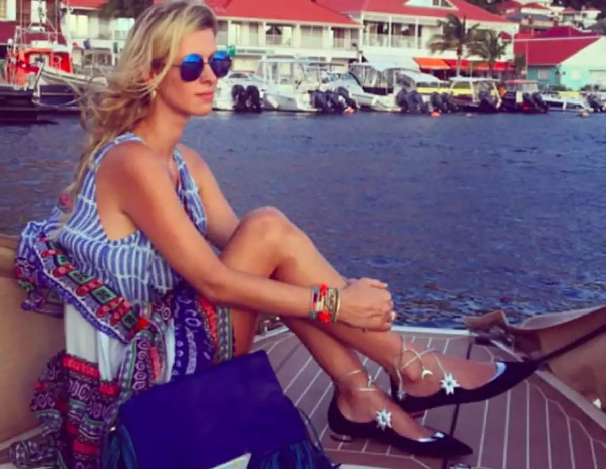 Nicky Hilton usando Poppy x Aquazzura