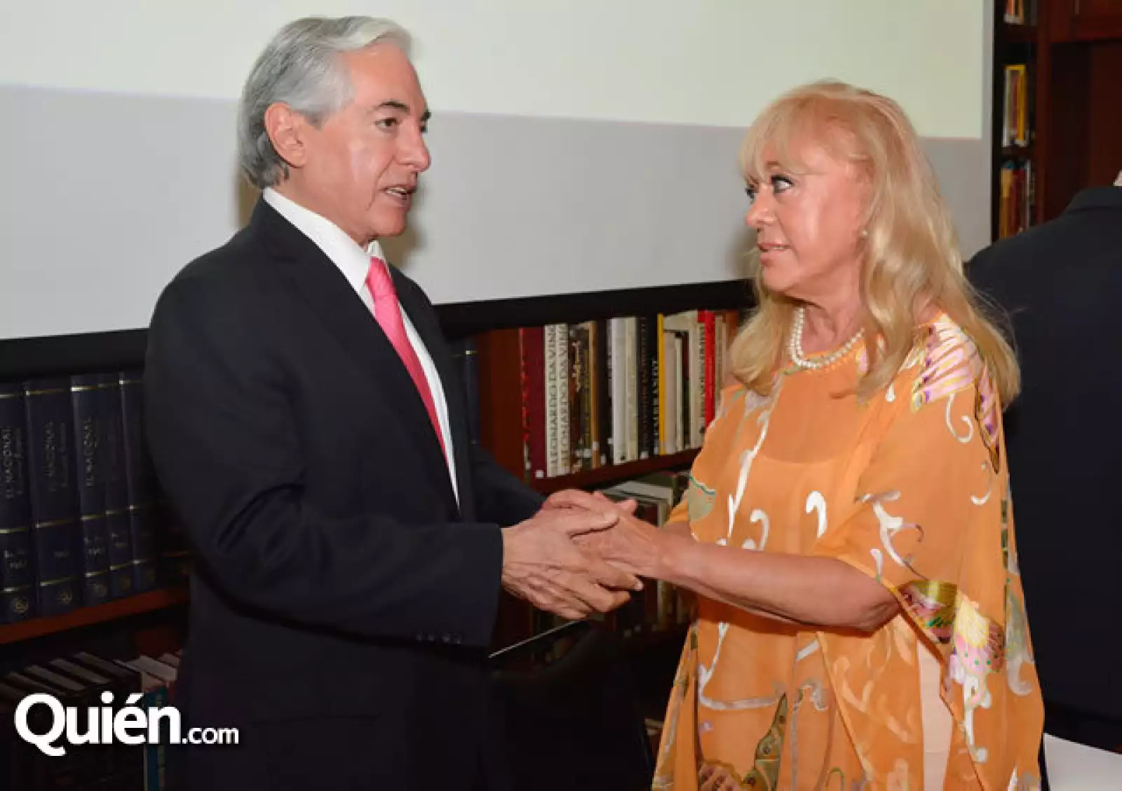 Alejandro Carrillo Castro con Lilia Reyes Spindola.