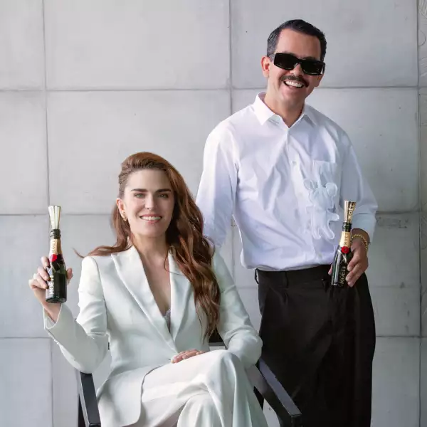 Karla Souza y Manolo Caro