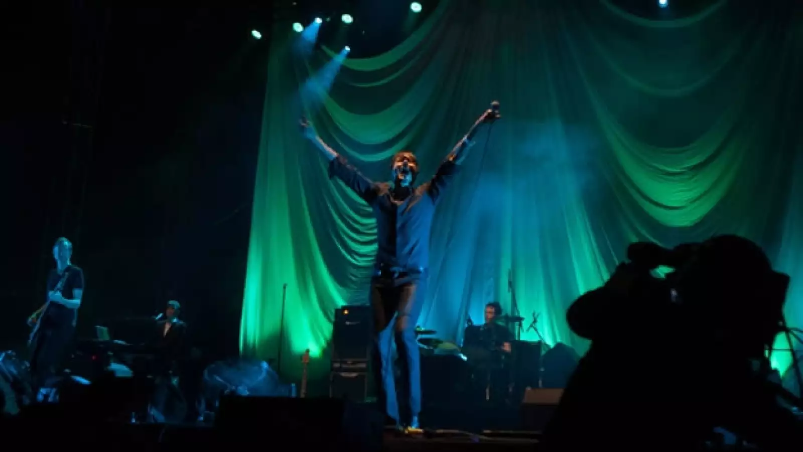 Músicos y aficionados asisten al Corona Capital