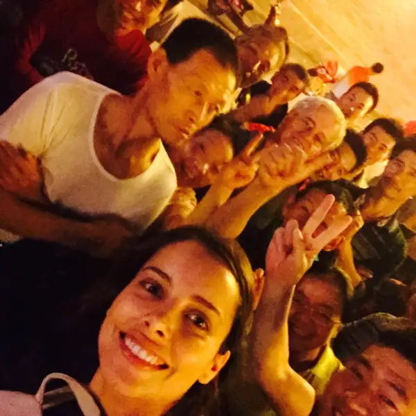 La actriz convivió con algunos chinos durante el viaje.